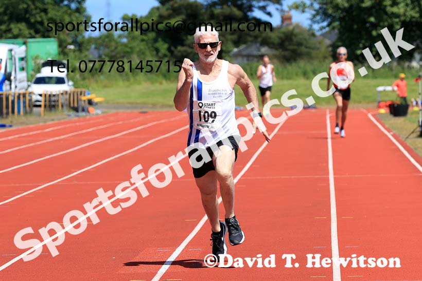 Mens 400 metres, 2024 NE Masters Track and Field Champs., Monkton Stadium, Jarrow.  Photo: David T. Hewitson/Sports for All Pics